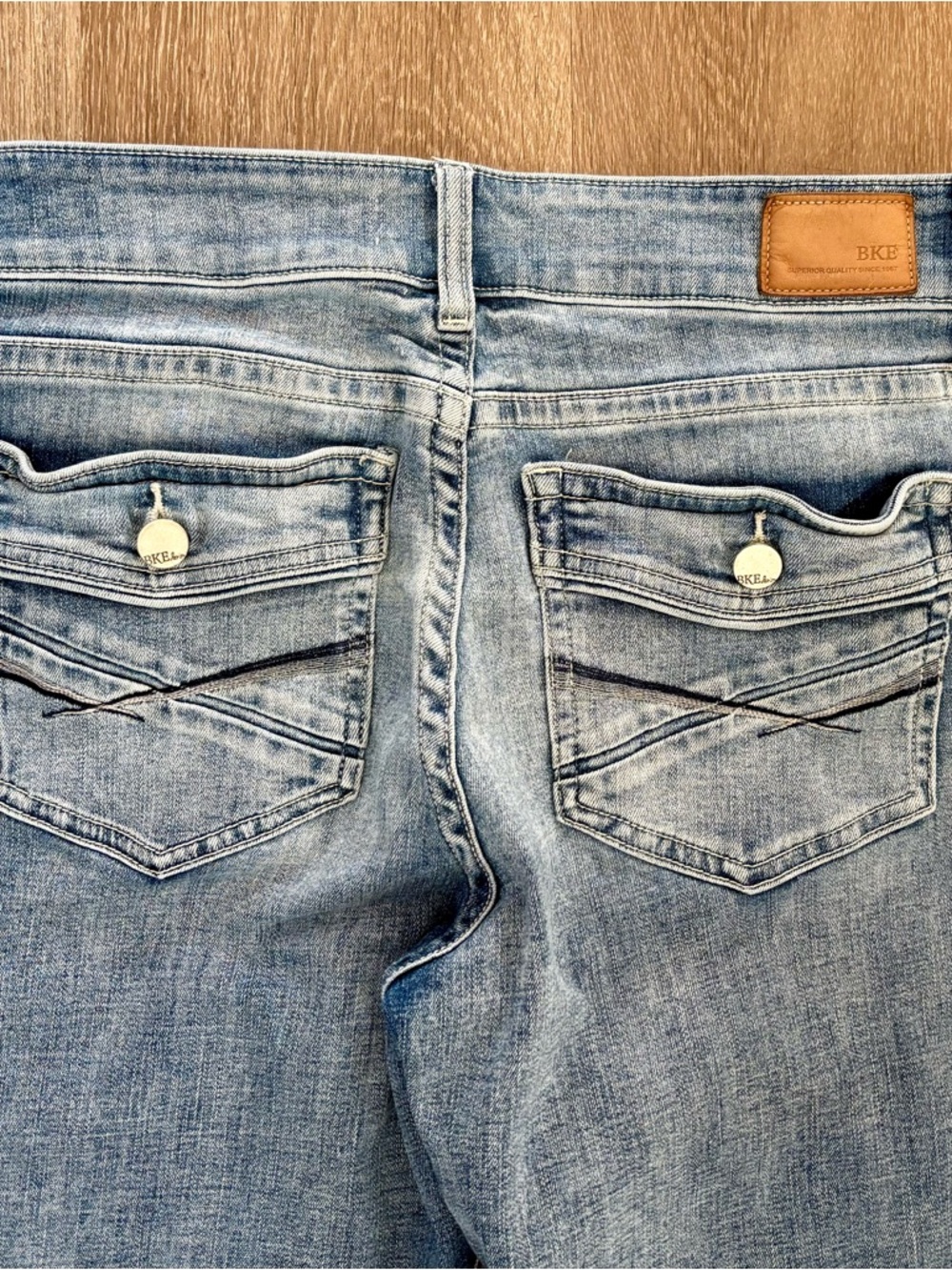 BKE Victoria Mid-Rise Bootcut Jeans in Light Blue Wash 31 X 31.5